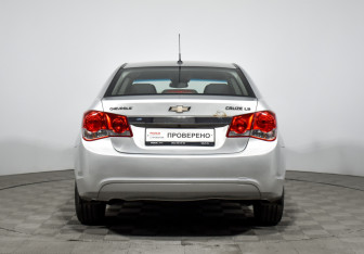 Подержанный автомобиль Chevrolet Cruze Sedan 2011 года (6 фото)