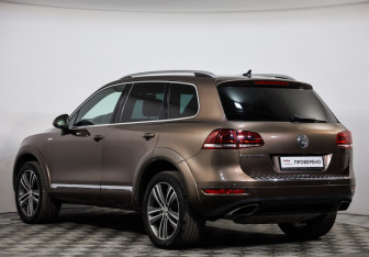Подержанный автомобиль Volkswagen Touareg 2014 года (7 фото)