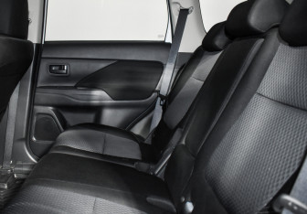 Подержанный автомобиль Mitsubishi Outlander 2019 года (12 фото)