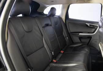 Подержанный автомобиль Volvo XC60 2010 года (12 фото)