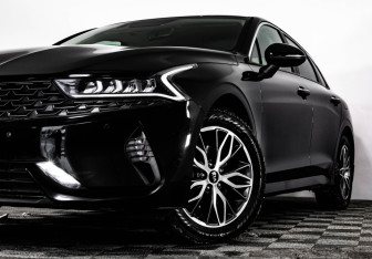 Подержанный автомобиль Kia K5 2021 года (2 фото)