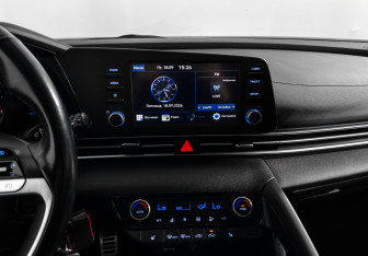 Подержанный автомобиль Hyundai Elantra Sedan 2021 года (17 фото)