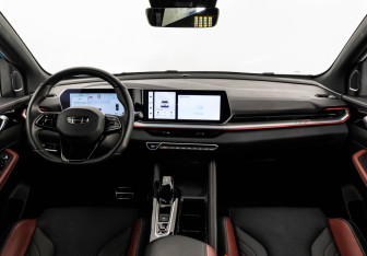 Подержанный автомобиль Geely Coolray 2024 года (15 фото)