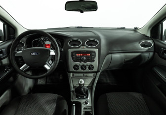 Подержанный автомобиль Ford Focus Sedan 2010 года (13 фото)