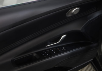 Подержанный автомобиль Hyundai Elantra Sedan 2023 года (21 фото)