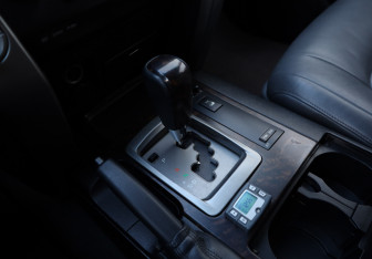 Подержанный автомобиль Toyota Land Cruiser Suv 2008 года (16 фото)