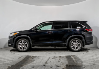 Подержанный автомобиль Toyota Highlander 2014 года (8 фото)