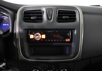 Подержанный автомобиль Renault Logan Sedan 2017 года (14 фото)