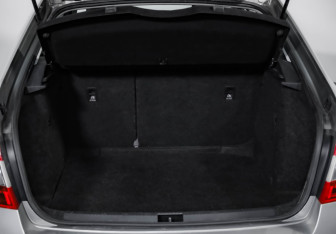 Подержанный автомобиль Skoda Octavia Liftback 2018 года (23 фото)