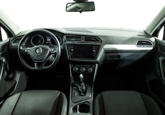 Подержанный автомобиль Volkswagen Tiguan 2019 года (13 фото)