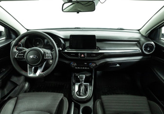 Подержанный автомобиль Kia Cerato Sedan 2019 года (13 фото)