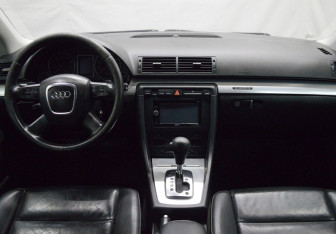 Подержанный автомобиль Audi A4 Sedan 2007 года (14 фото)