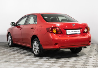 Подержанный автомобиль Toyota Corolla Sedan 2007 года (7 фото)