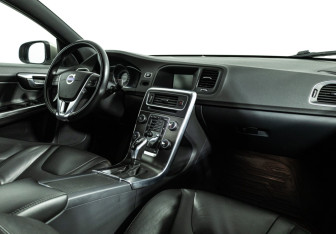 Подержанный автомобиль Volvo S60 2014 года (9 фото)