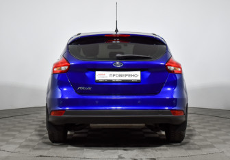 Подержанный автомобиль Ford Focus Hatchback 2015 года (6 фото)