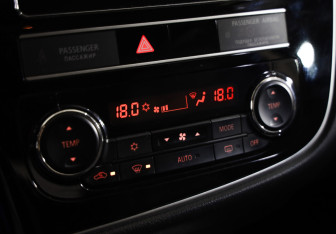 Подержанный автомобиль Mitsubishi Outlander 2019 года (15 фото)