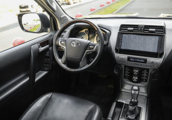 Подержанный автомобиль Toyota Land Cruiser Prado 2018 года (12 фото)