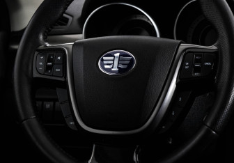 Подержанный автомобиль FAW Besturn X80 2017 года (11 фото)