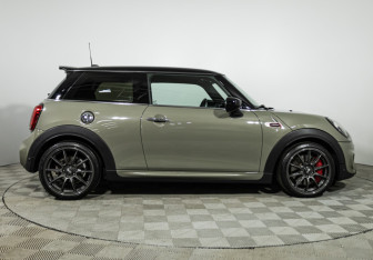 Подержанный автомобиль MINI Hatch 2019 года (4 фото)
