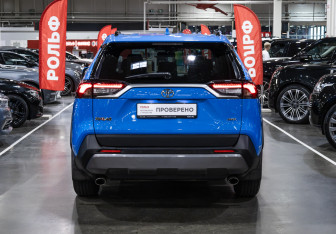 Подержанный автомобиль Toyota RAV4 2020 года (8 фото)