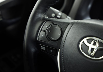 Подержанный автомобиль Toyota RAV4 2017 года (12 фото)