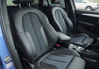 Подержанный автомобиль BMW X1 2020 года (27 фото)