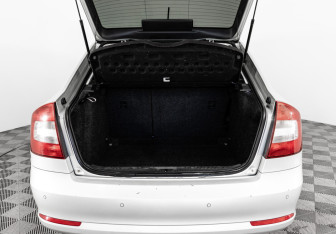 Подержанный автомобиль Skoda Octavia Liftback 2012 года (15 фото)