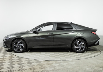 Подержанный автомобиль Hyundai Elantra Sedan 2024 года (8 фото)