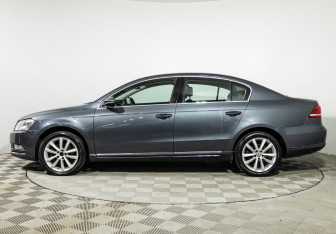 Подержанный автомобиль Volkswagen Passat Sedan 2012 года (8 фото)