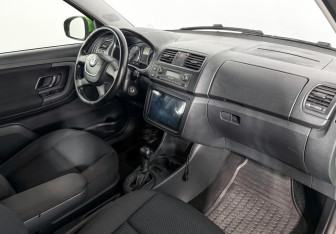 Подержанный автомобиль Skoda Fabia Hatchback 2012 года (13 фото)