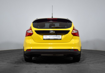 Подержанный автомобиль Ford Focus Hatchback 2012 года (6 фото)