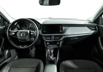 Подержанный автомобиль Skoda Rapid Liftback 2020 года (13 фото)