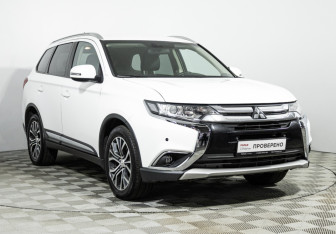 Подержанный автомобиль Mitsubishi Outlander 2015 года (3 фото)