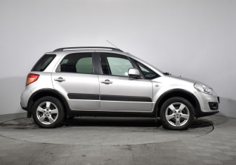 Подержанный автомобиль Suzuki SX4 Hatchback 2012 года (4 фото)
