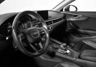 Подержанный автомобиль Audi A4 Sedan 2018 года (9 фото)
