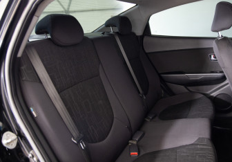 Подержанный автомобиль Kia Rio Sedan 2012 года (12 фото)