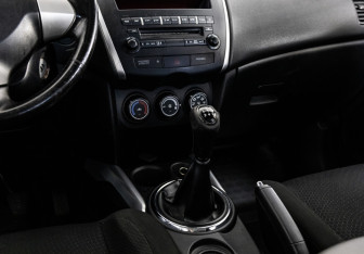 Подержанный автомобиль Mitsubishi ASX 2011 года (11 фото)