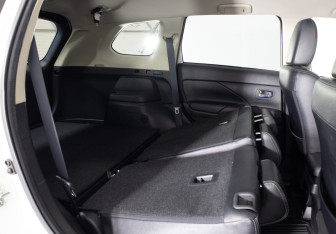 Подержанный автомобиль Mitsubishi Outlander 2017 года (14 фото)