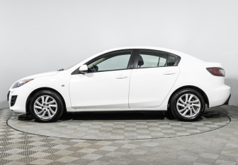 Подержанный автомобиль Mazda 3 Sedan 2010 года (8 фото)
