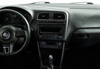 Подержанный автомобиль Volkswagen Polo Sedan 2012 года (14 фото)