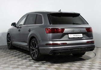 Подержанный автомобиль Audi Q7 2016 года (7 фото)