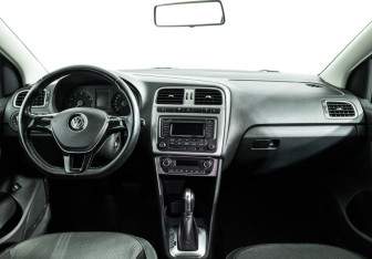 Подержанный автомобиль Volkswagen Polo Sedan 2016 года (13 фото)