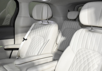 Подержанный автомобиль Voyah Dream 2023 года (14 фото)