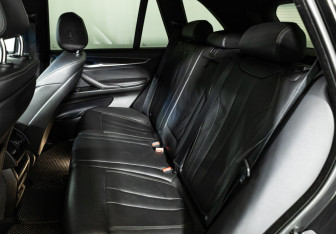 Подержанный автомобиль BMW X5 2017 года (10 фото)