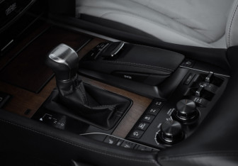 Подержанный автомобиль Lexus LX 2016 года (23 фото)