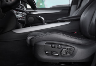 Подержанный автомобиль BMW X5 2016 года (30 фото)