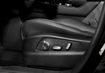 Подержанный автомобиль Cadillac XT4 2021 года (10 фото)