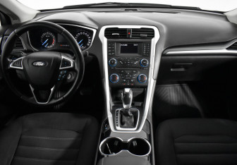Подержанный автомобиль Ford Mondeo Sedan 2015 года (15 фото)