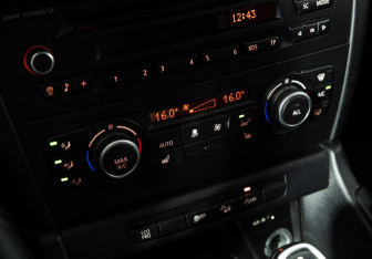 Подержанный автомобиль BMW X1 2013 года (17 фото)