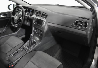 Подержанный автомобиль Volkswagen Golf Hatchback 2013 года (12 фото)